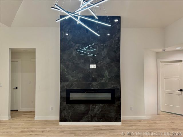 4001 S Rolling Oaks Drive, Tulsa, OK 74107