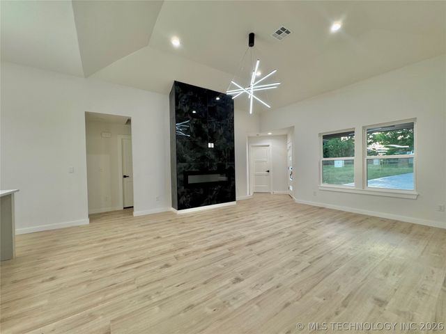 4001 S Rolling Oaks Drive, Tulsa, OK 74107