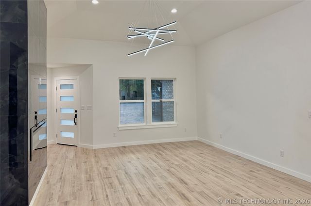 4001 S Rolling Oaks Drive, Tulsa, OK 74107