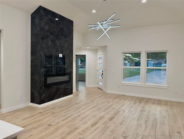 4001 S Rolling Oaks Drive, Tulsa, OK 74107