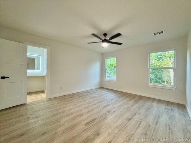 4001 S Rolling Oaks Drive, Tulsa, OK 74107