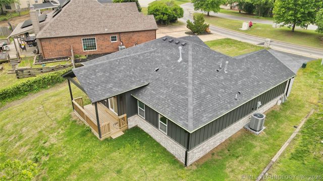 4001 S Rolling Oaks Drive, Tulsa, OK 74107