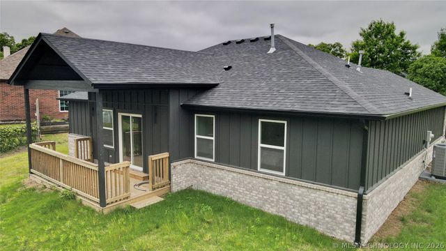 4001 S Rolling Oaks Drive, Tulsa, OK 74107