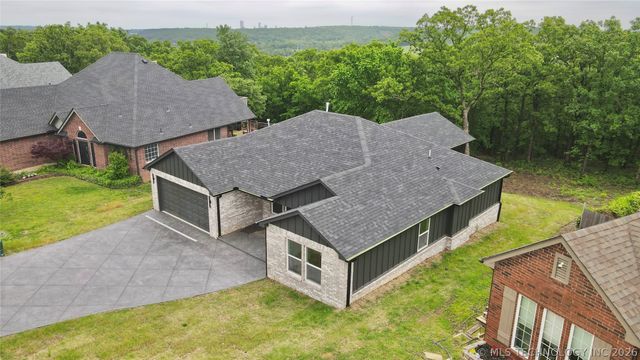 4001 S Rolling Oaks Drive, Tulsa, OK 74107