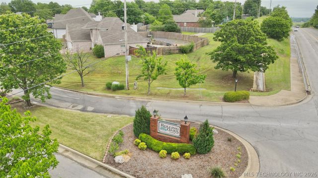 4001 S Rolling Oaks Drive, Tulsa, OK 74107