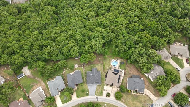 4001 S Rolling Oaks Drive, Tulsa, OK 74107