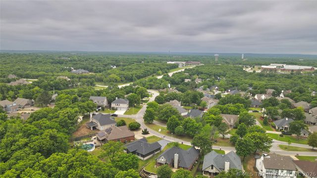 4001 S Rolling Oaks Drive, Tulsa, OK 74107