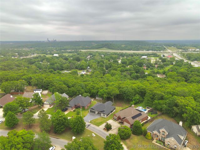 4001 S Rolling Oaks Drive, Tulsa, OK 74107