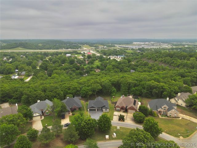4001 S Rolling Oaks Drive, Tulsa, OK 74107