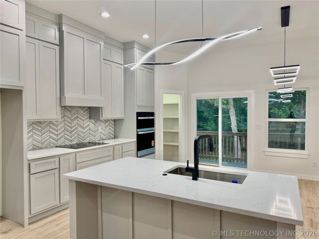 4001 S Rolling Oaks Drive, Tulsa, OK 74107