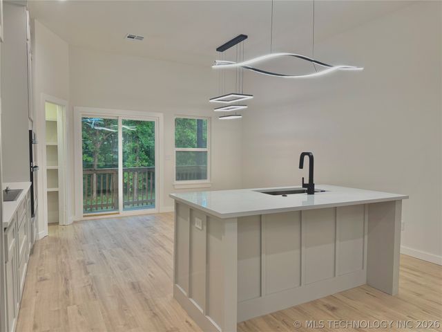 4001 S Rolling Oaks Drive, Tulsa, OK 74107