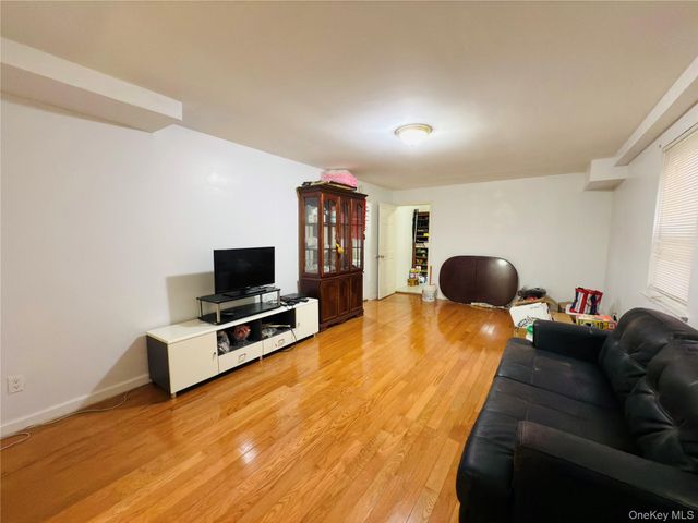 2154 Haight Avenue, Bronx, NY 10461