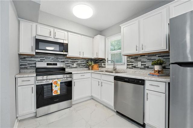 709 W 28th Street, Independence, MO 64050