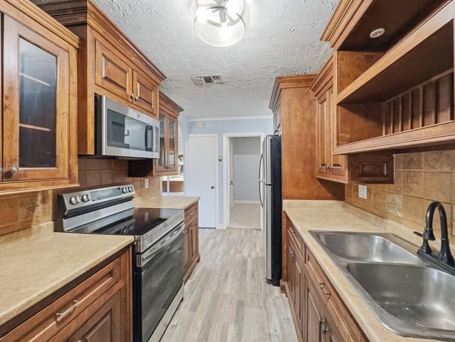 602 N Ector Drive, Euless, TX 76039