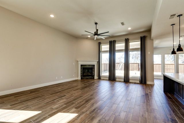 1724 Cannon Street, Van Alstyne, TX 75495