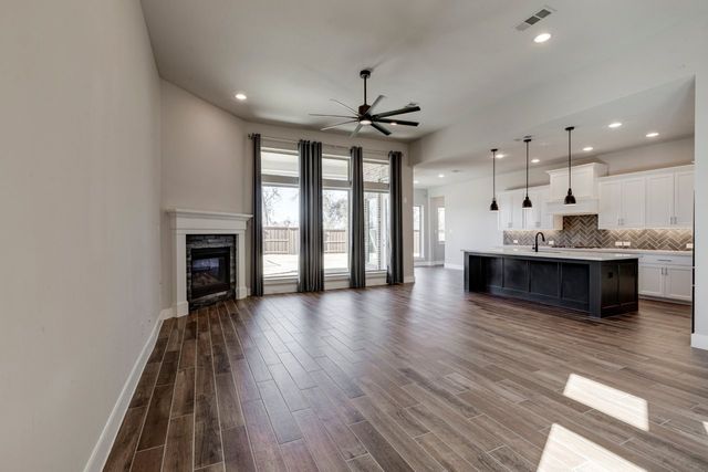 1724 Cannon Street, Van Alstyne, TX 75495