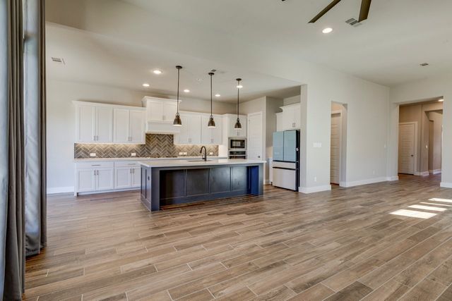 1724 Cannon Street, Van Alstyne, TX 75495