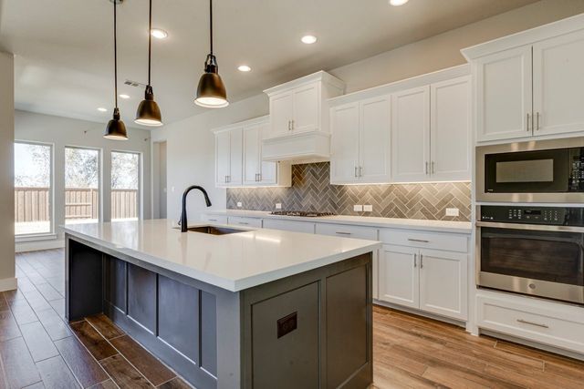 1724 Cannon Street, Van Alstyne, TX 75495