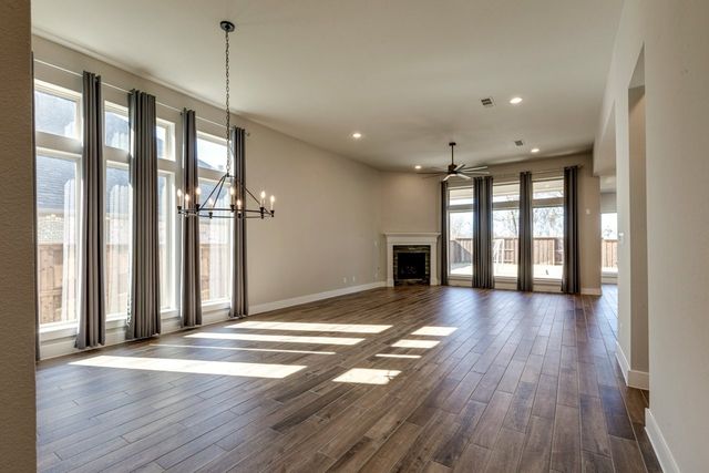 1724 Cannon Street, Van Alstyne, TX 75495