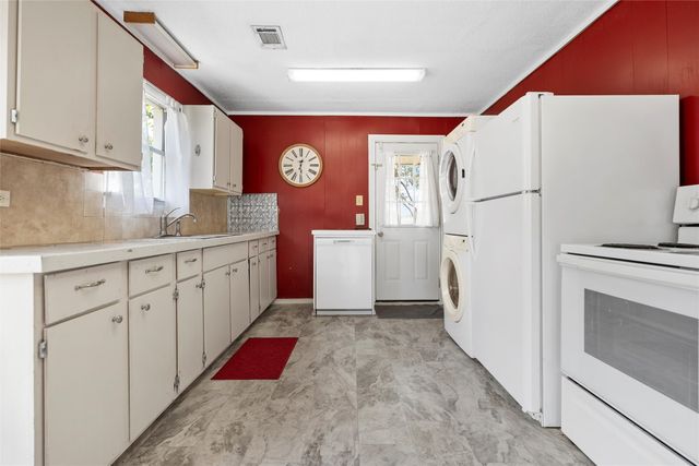450 Illinois Avenue, China Spring, TX 76633