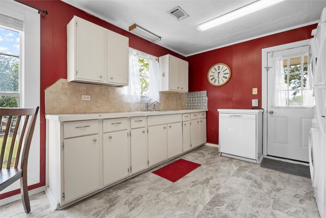 450 Illinois Avenue, China Spring, TX 76633