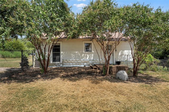 450 Illinois Avenue, China Spring, TX 76633