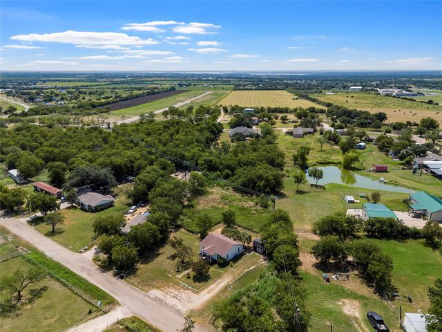 450 Illinois Avenue, China Spring, TX 76633