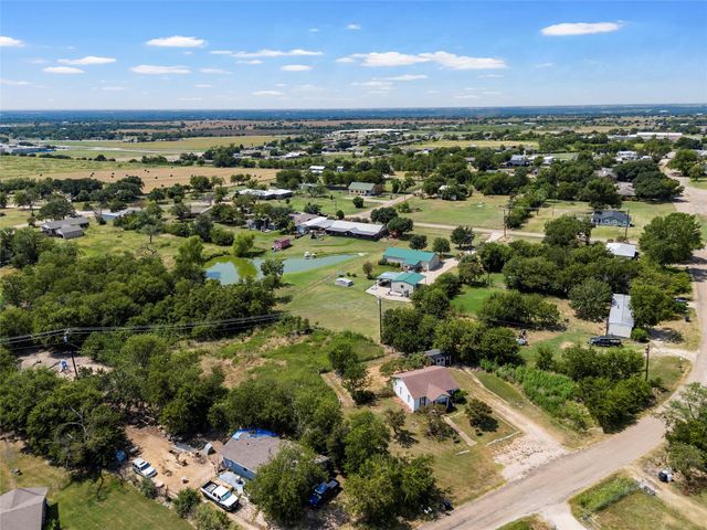 450 Illinois Avenue, China Spring, TX 76633
