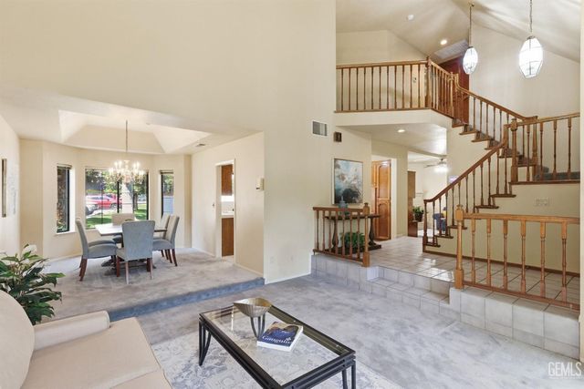100 Stockdale Circle, Bakersfield, CA 93309