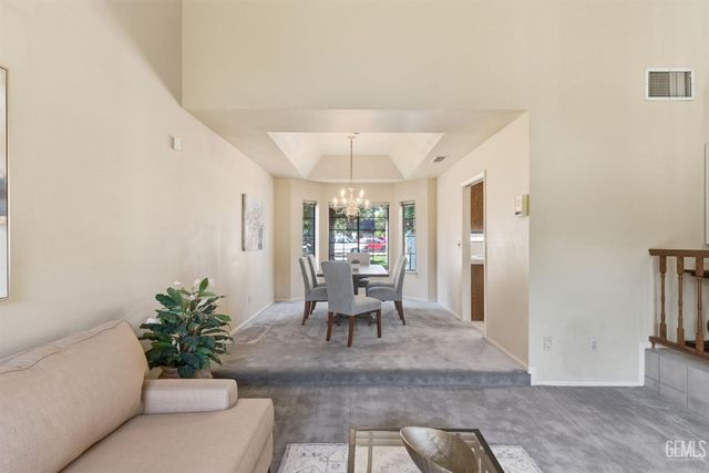 100 Stockdale Circle, Bakersfield, CA 93309