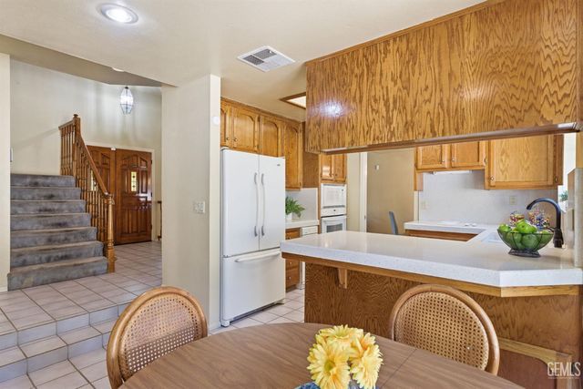 100 Stockdale Circle, Bakersfield, CA 93309