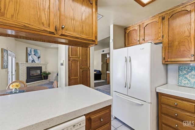 100 Stockdale Circle, Bakersfield, CA 93309
