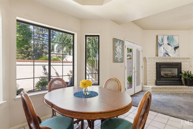 100 Stockdale Circle, Bakersfield, CA 93309