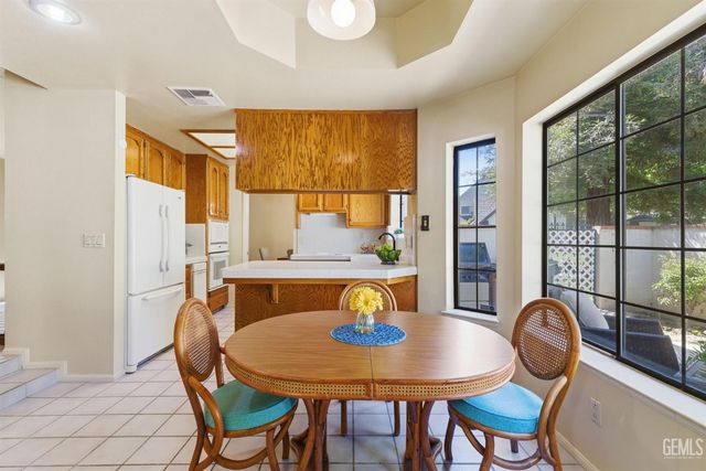 100 Stockdale Circle, Bakersfield, CA 93309