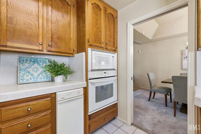 100 Stockdale Circle, Bakersfield, CA 93309