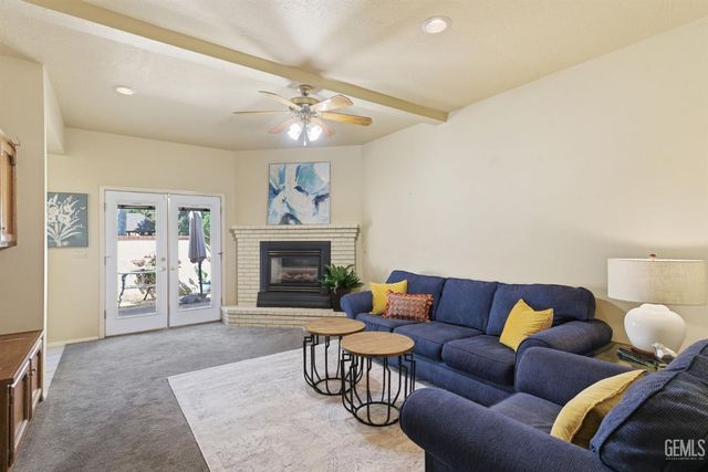 100 Stockdale Circle, Bakersfield, CA 93309