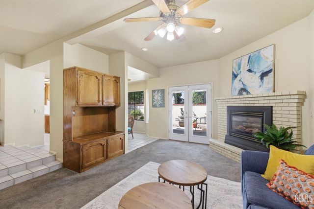 100 Stockdale Circle, Bakersfield, CA 93309