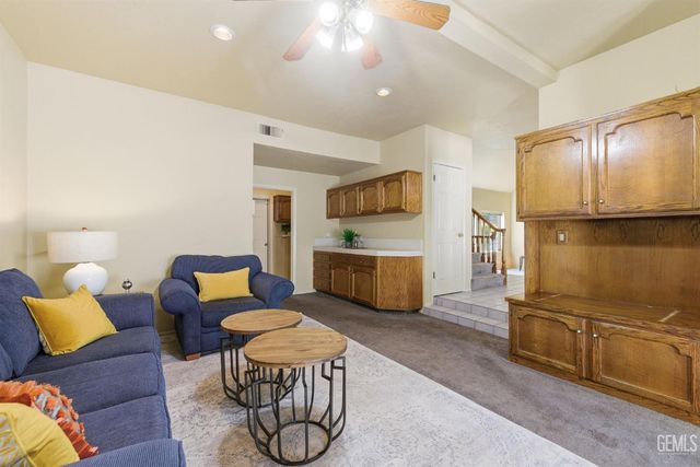 100 Stockdale Circle, Bakersfield, CA 93309