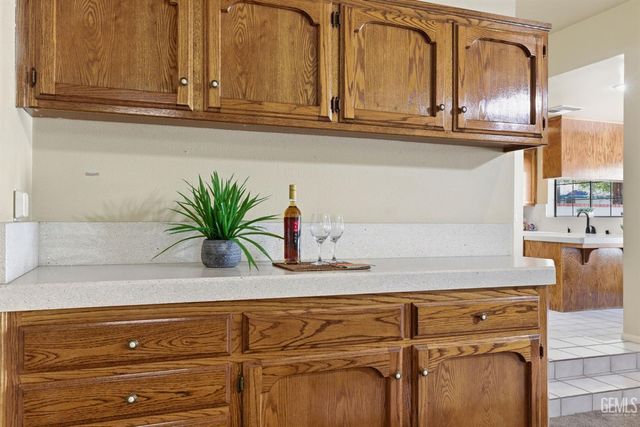 100 Stockdale Circle, Bakersfield, CA 93309