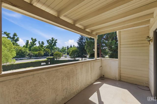 100 Stockdale Circle, Bakersfield, CA 93309