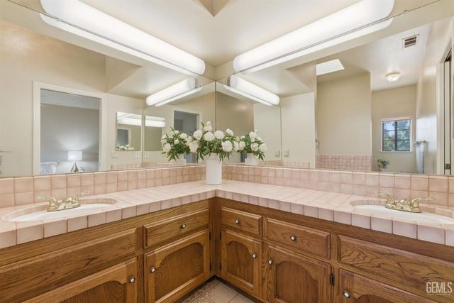 100 Stockdale Circle, Bakersfield, CA 93309