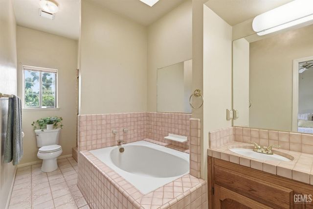 100 Stockdale Circle, Bakersfield, CA 93309