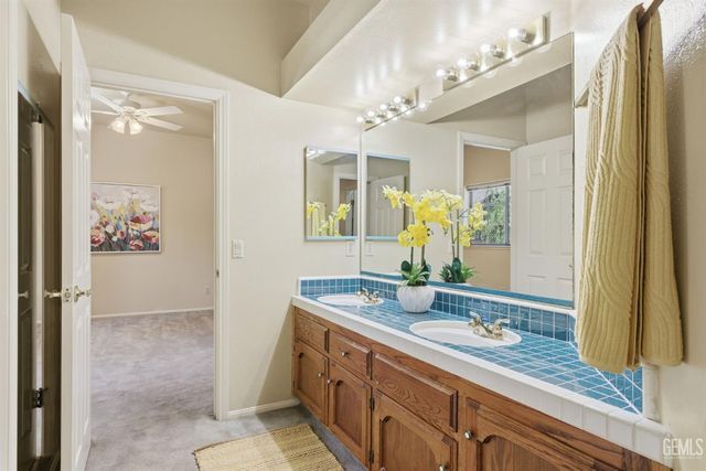 100 Stockdale Circle, Bakersfield, CA 93309