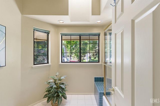 100 Stockdale Circle, Bakersfield, CA 93309
