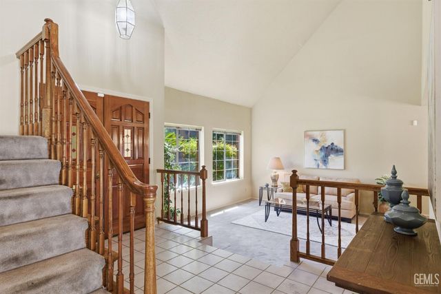 100 Stockdale Circle, Bakersfield, CA 93309