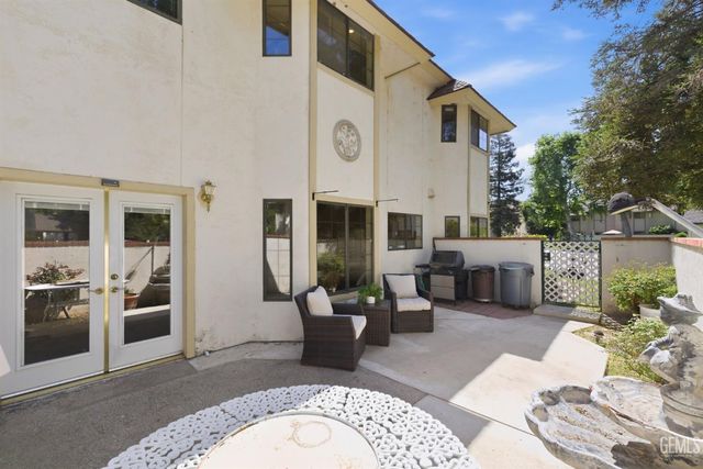100 Stockdale Circle, Bakersfield, CA 93309