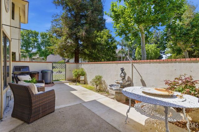 100 Stockdale Circle, Bakersfield, CA 93309