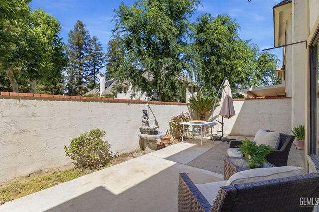 100 Stockdale Circle, Bakersfield, CA 93309