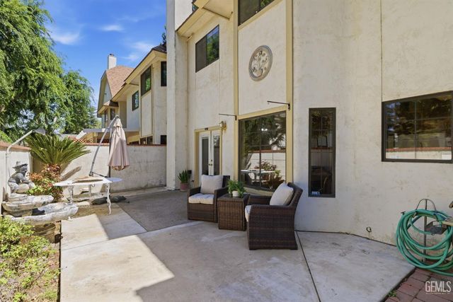100 Stockdale Circle, Bakersfield, CA 93309