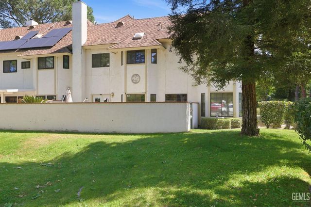 100 Stockdale Circle, Bakersfield, CA 93309